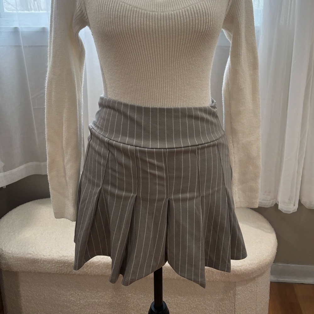 Forever 21 Gray Pinstripe Skater Skirt